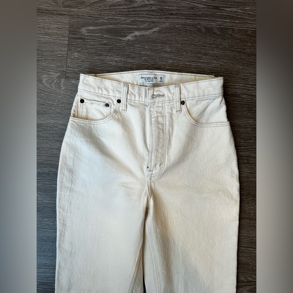 Abercrombie the 90’s straight ultra high rise / curve love size 26short